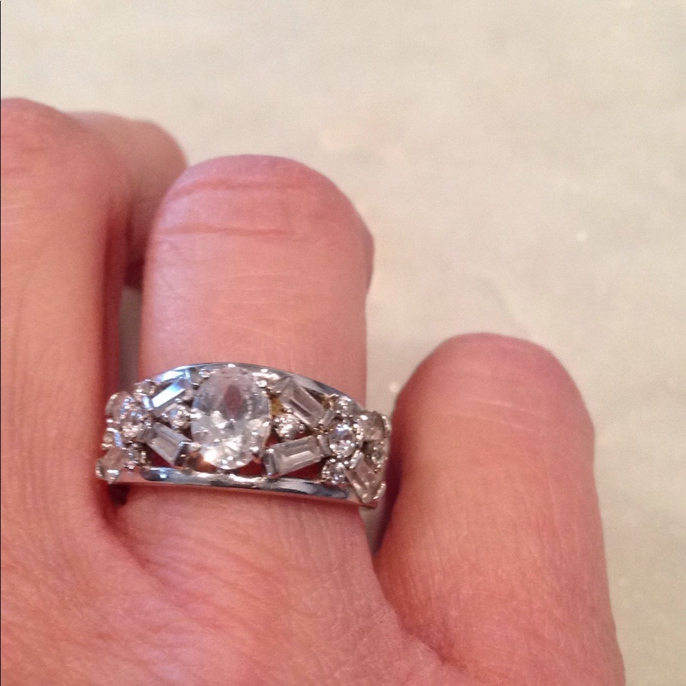 Avon 925 silver and crystal ring size 6
